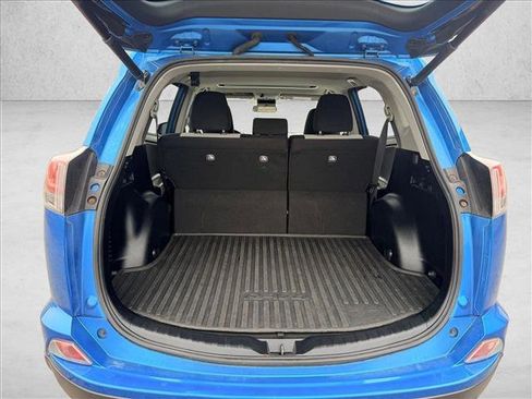 Used 2018 Toyota RAV4 XLE image 10