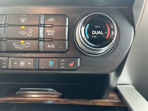 Used 2019 Ford F150 Lariat w/ Equipment Group 502A Luxury AWD/4WD image 29