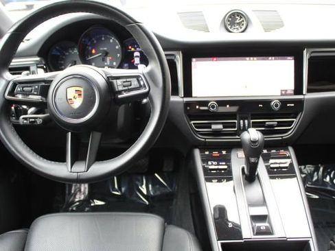 Used 2022 Porsche Macan image 4