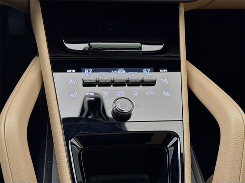 Certified 2025 Porsche Cayenne image 22