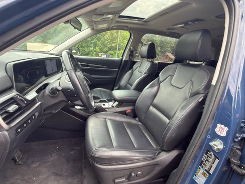 Used 2025 Kia Telluride S AWD/4WD image 2