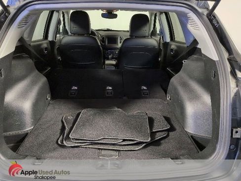Used 2017 Jeep Compass Latitude w/ Popular Equipment Group AWD/4WD image 9