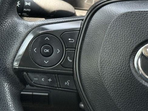 Used 2022 Toyota Corolla LE FWD image 14