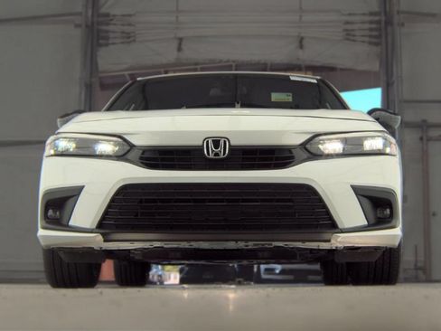 Used 2025 Honda Civic Sport image 3