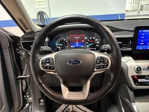 Used 2023 Ford Explorer XLT w/ Equipment Group 202A image 12