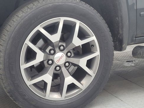 Used 2018 GMC Sierra 1500 SLT AWD/4WD image 31