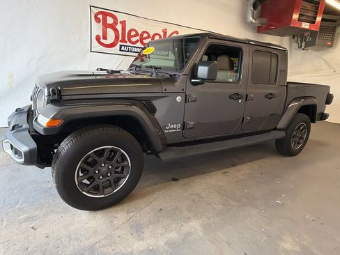 Used 2021 Jeep Gladiator Overland w/ Popular Equipment Package AWD/4WD image 2