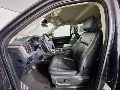 Used 2024 Ford Expedition Max XLT image 13