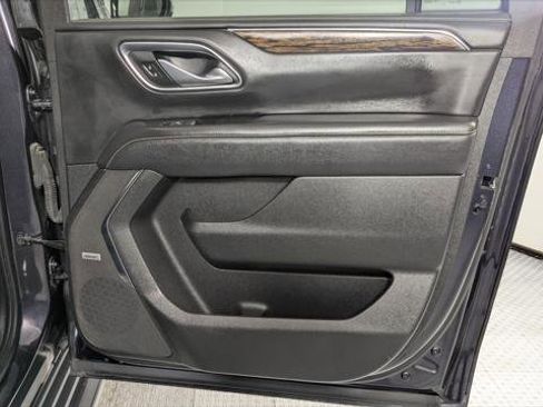 Used 2023 Chevrolet Suburban Premier image 16