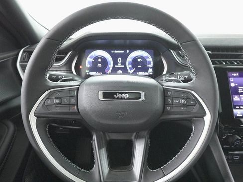 New 2025 Jeep Grand Cherokee Altitude image 13