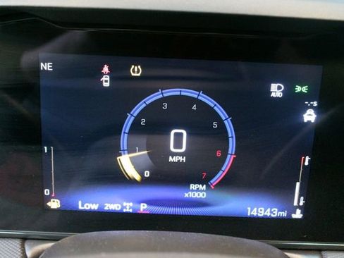Used 2025 Chevrolet TrailBlazer RS AWD/4WD image 23