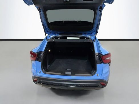 Used 2024 Chevrolet Trax RS w/ Sunroof Package FWD image 25