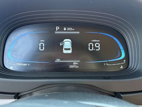 Used 2025 Hyundai Venue SEL FWD image 16