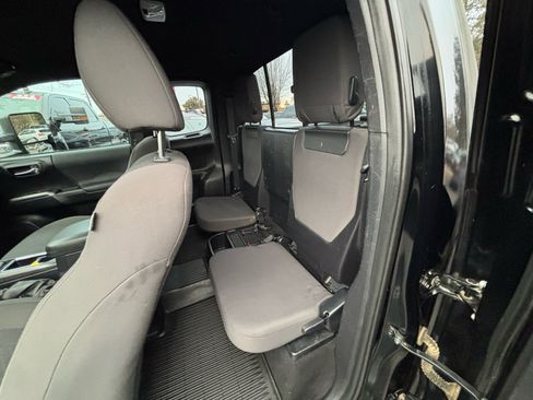 Used 2017 Toyota Tacoma SR5 image 9