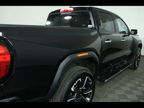 Used 2023 GMC Canyon Denali image 18