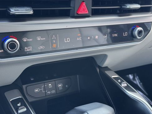 Used 2025 Kia Sorento S w/ Panoramic Sunroof Package FWD image 18