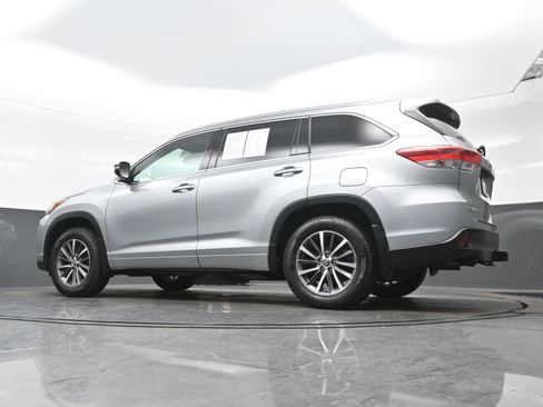 Used 2017 Toyota Highlander SE image 27