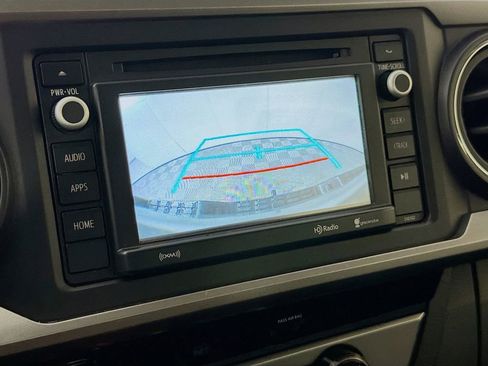 Used 2018 Toyota Tacoma SR5 RWD image 17