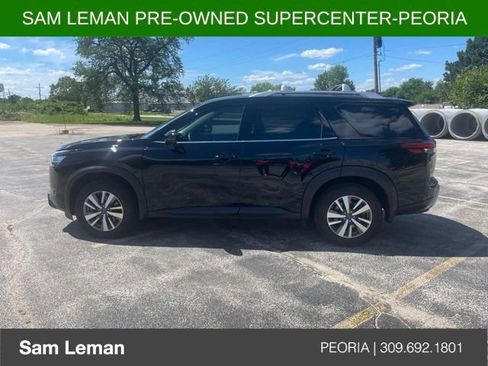 Used 2023 Nissan Pathfinder SL w/ Black Appearance Package AWD/4WD image 6