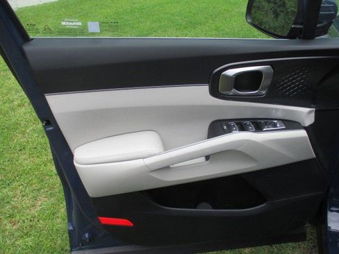 New 2025 Kia Sorento S image 15