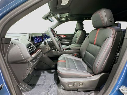 Used 2024 Chevrolet Traverse RS image 22