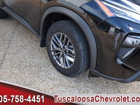 Used 2024 Nissan Rogue S image 12