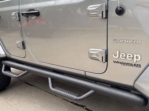 Used 2018 Jeep Wrangler Unlimited Sahara AWD/4WD image 13