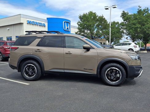 Used 2023 Nissan Pathfinder Rock Creek AWD/4WD image 7