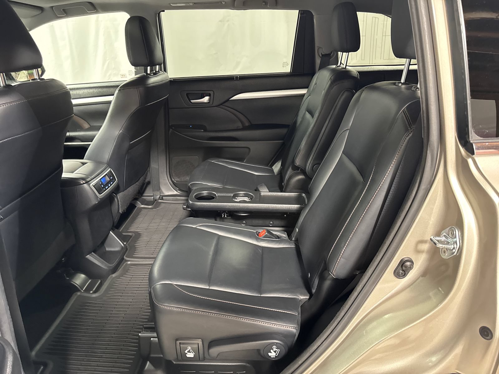 Used 2015 Toyota Highlander XLE AWD/4WD image 5