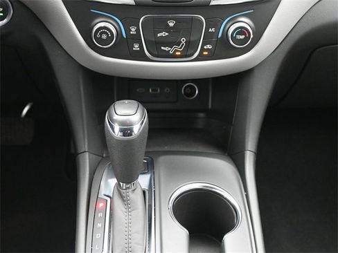 Used 2021 Chevrolet Equinox LS w/ LS Convenience Package image 22