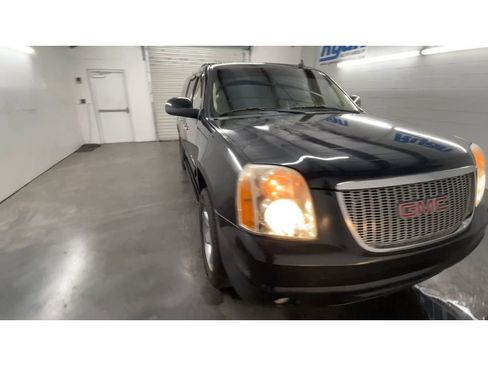 Used 2012 GMC Yukon XL SLT image 3