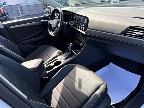 Used 2023 Volkswagen Jetta SE FWD image 38
