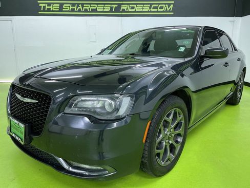 Used 2017 Chrysler 300 S image 5