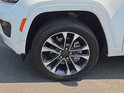 Used 2023 Jeep Grand Cherokee L Overland w/ Rear Seat Video Group I AWD/4WD image 16