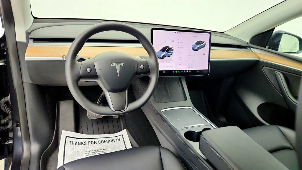 Used 2025 Tesla Model Y Long Range RWD image 12