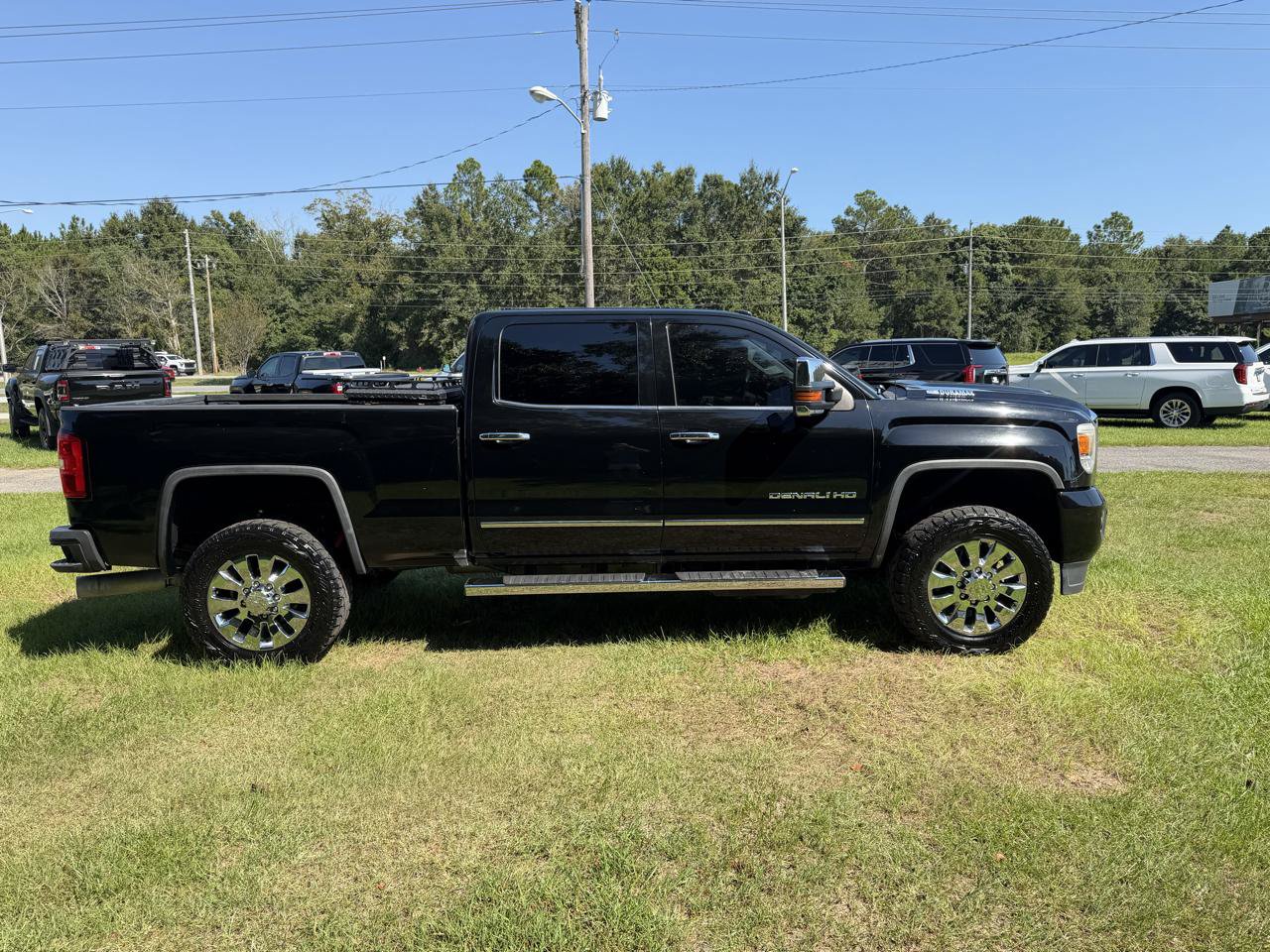 Used 2017 GMC Sierra 2500 Denali w/ Duramax Plus Package AWD/4WD image 5