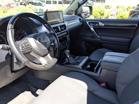 Used 2023 Lexus GX 460 Premium w/ Premium Package image 17