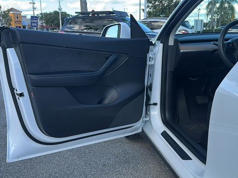 Used 2021 Tesla Model Y 2WD image 8