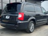 Used 2014 Chrysler Town & Country Touring-L w/ Driver Convenience Group image 3