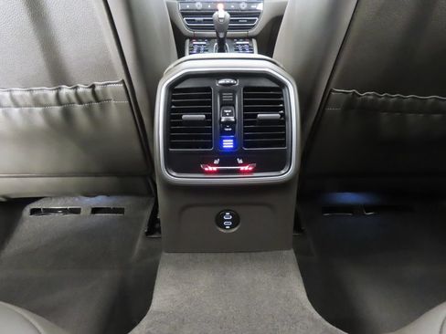 Certified 2026 Porsche Macan AWD/4WD image 32