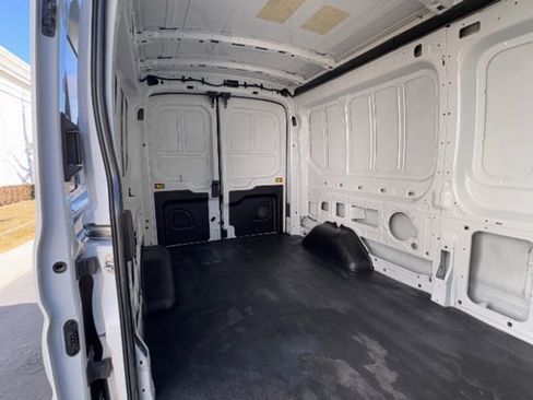 Used 2023 Ford Transit 250 Medium Roof AWD image 21