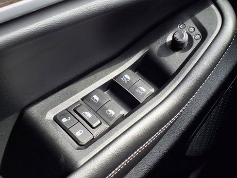 Used 2025 Jeep Grand Cherokee L Limited w/ Black Appearance Package RWD image 12