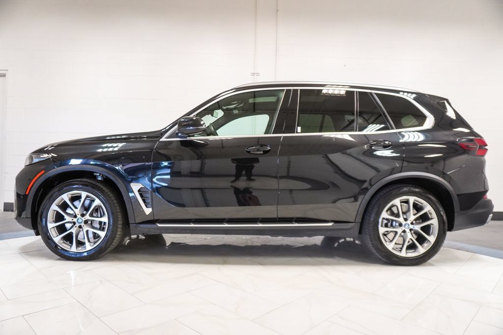 Used 2025 BMW X5 xDrive50e AWD/4WD image 34