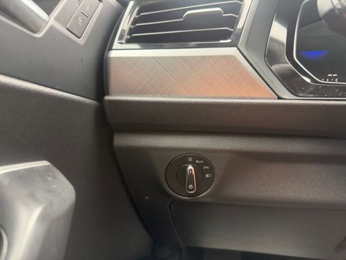 Used 2024 Volkswagen Jetta SE w/ Panoramic Sunroof Package FWD image 28