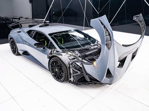 Used 2023 Lamborghini Huracan STO RWD image 23