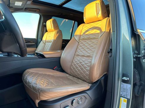 Used 2023 Cadillac Escalade Premium Luxury w/ Performance Package image 23