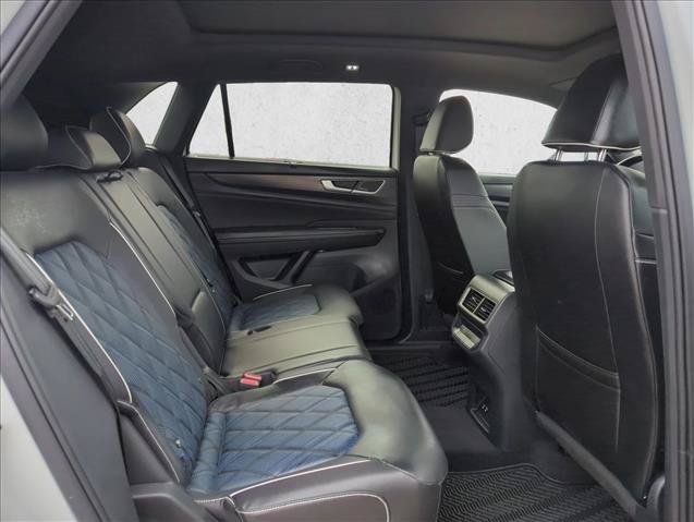 Used 2025 Volkswagen Atlas Cross Sport SEL Premium R-Line AWD/4WD image 21