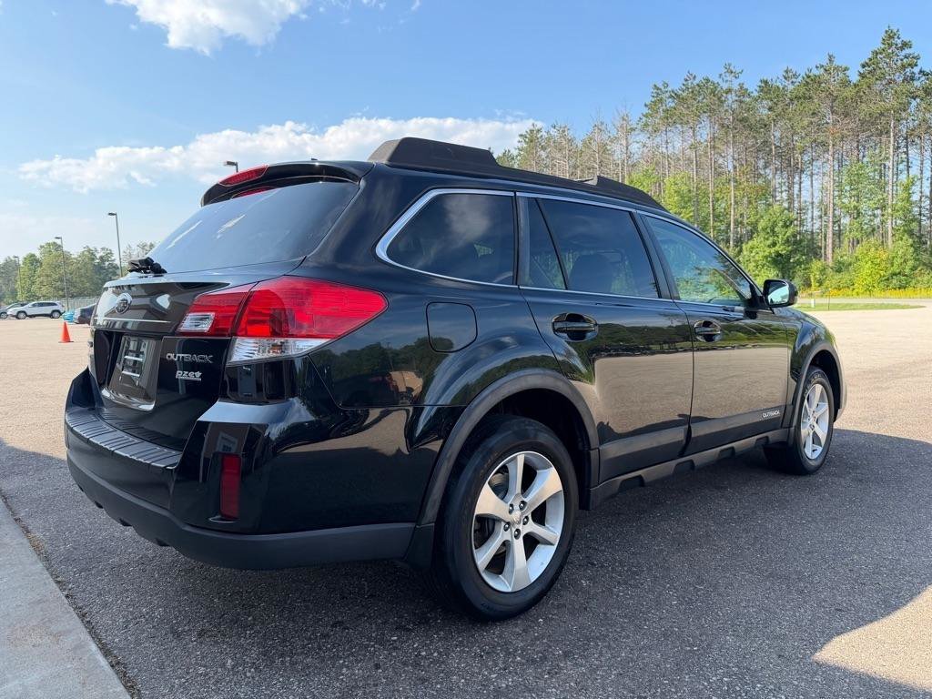 Used 2013 Subaru Outback 2.5i Limited w/ Moonroof Pkg AWD/4WD image 4