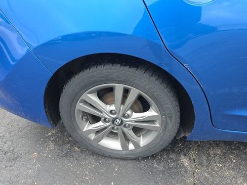 Used 2017 Hyundai Elantra SE FWD image 4