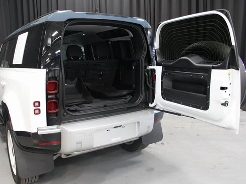 Used 2025 Land Rover Defender 110 S image 15